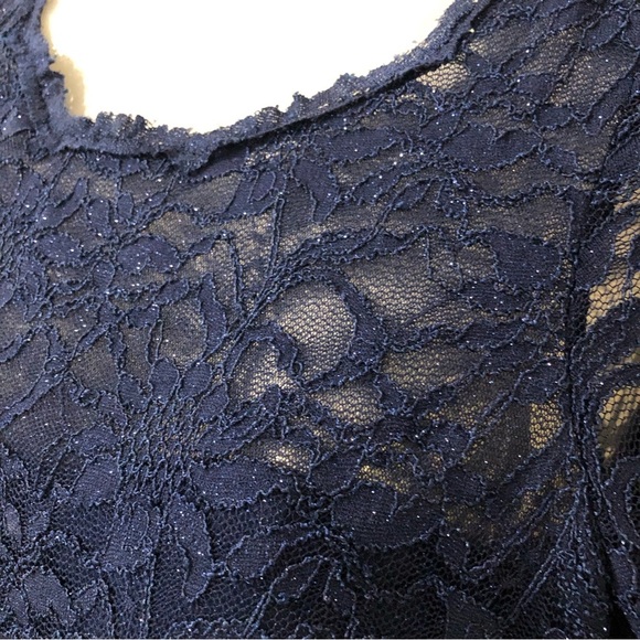 Cachet Women’s navy occasion dress. Scallop hem below knee. Fitted. Size 8 - Picture 5 of 5